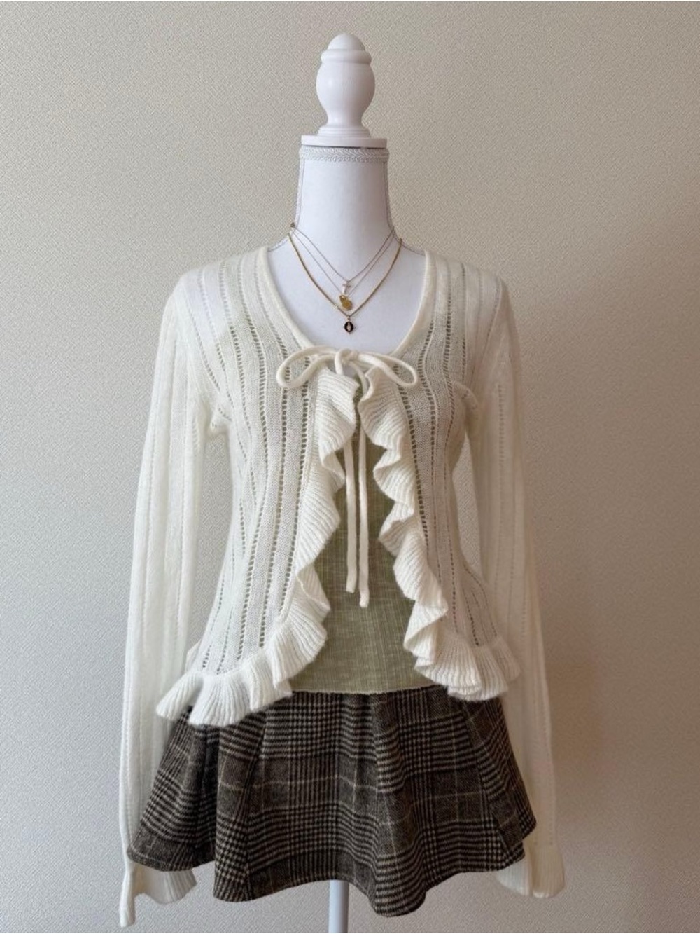 H&M white/cream fuzzy tie front cardigan size small
